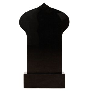 Gravstein modell 4, klassisk profil med sokkel