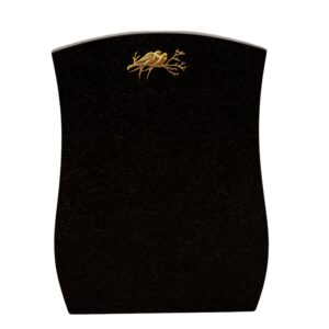 Gravstein modell 7, buet sidelinje i mørk stein