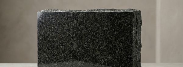 Angola Black gravstein